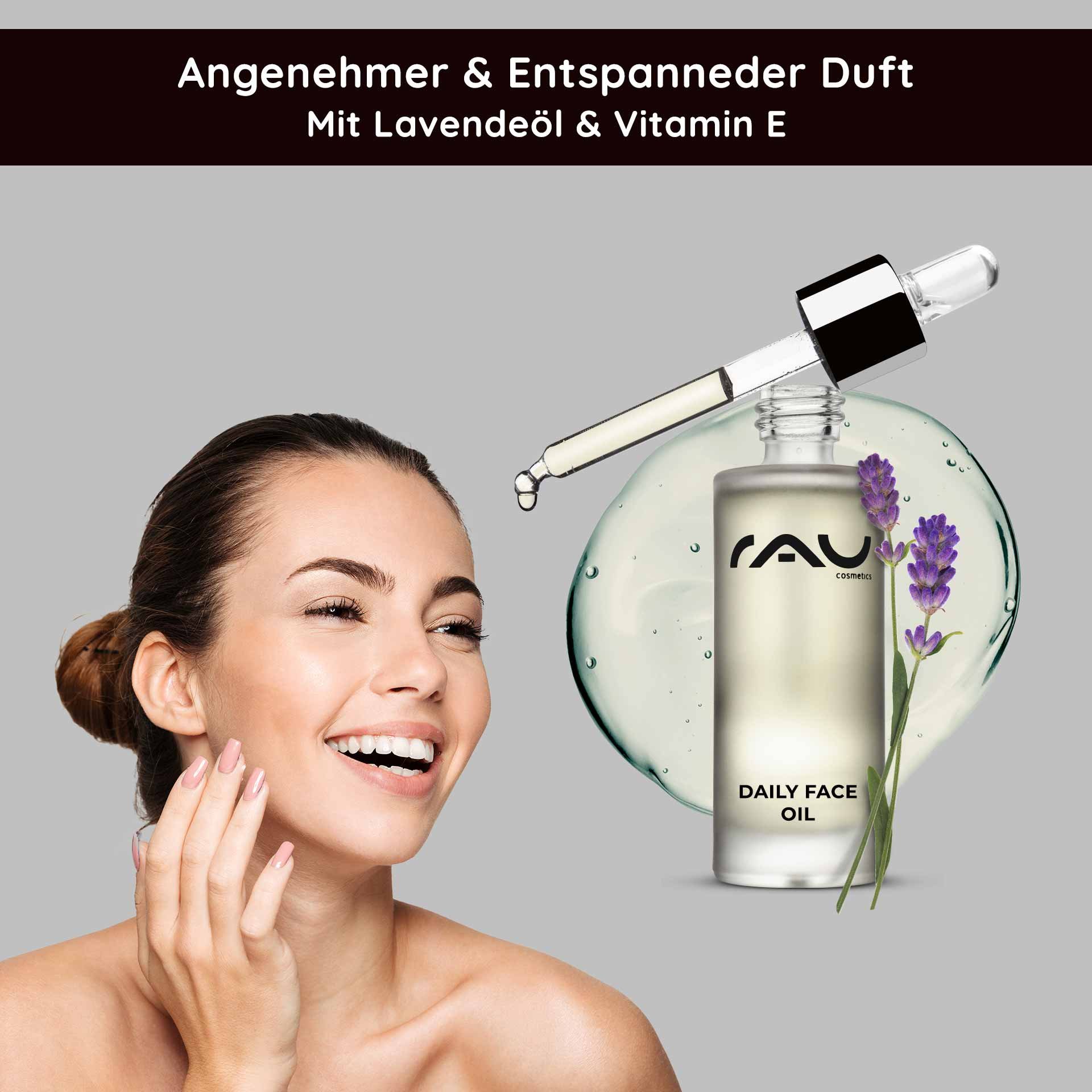 Lächelnde Frau mit glattem Teint, präsentiert RAU Daily Face Oil mit Lavendel und Vitamin E, umgeben von einem Tropfen Öl und Lavendelblüten.