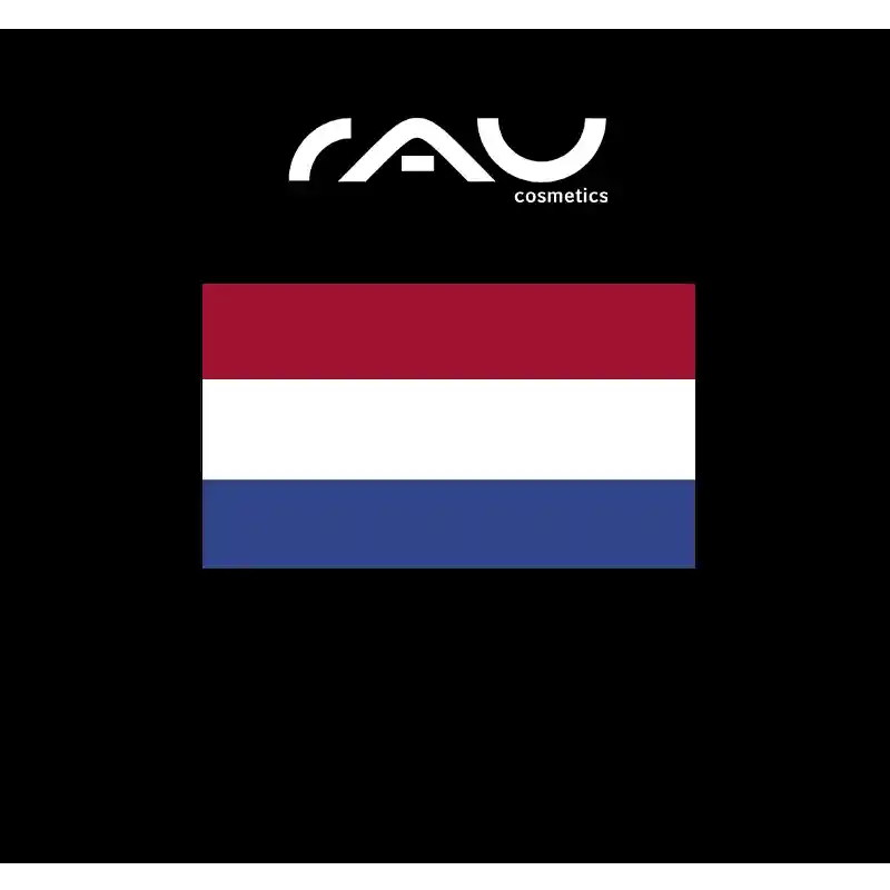RAU_Cosmetics-niederlande Das RAU Cosmetics-Logo über der niederländischen Flagge symbolisiert die Verfügbarkeit der Marke in den Niederlanden.
