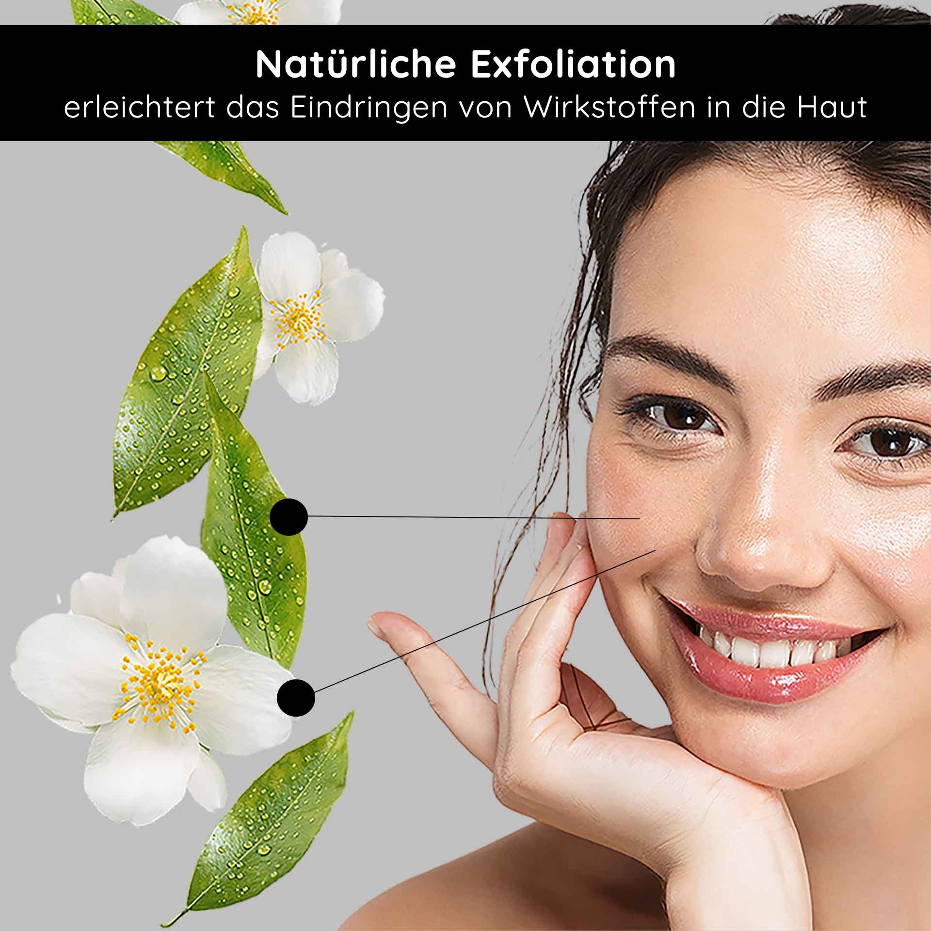 Natürliche Exfoliation mit Blüten und Blättern, Gesicht einer Frau mit strahlender Haut, betont die Vorteile des RAU AHA Tonic für die Hautpflege.