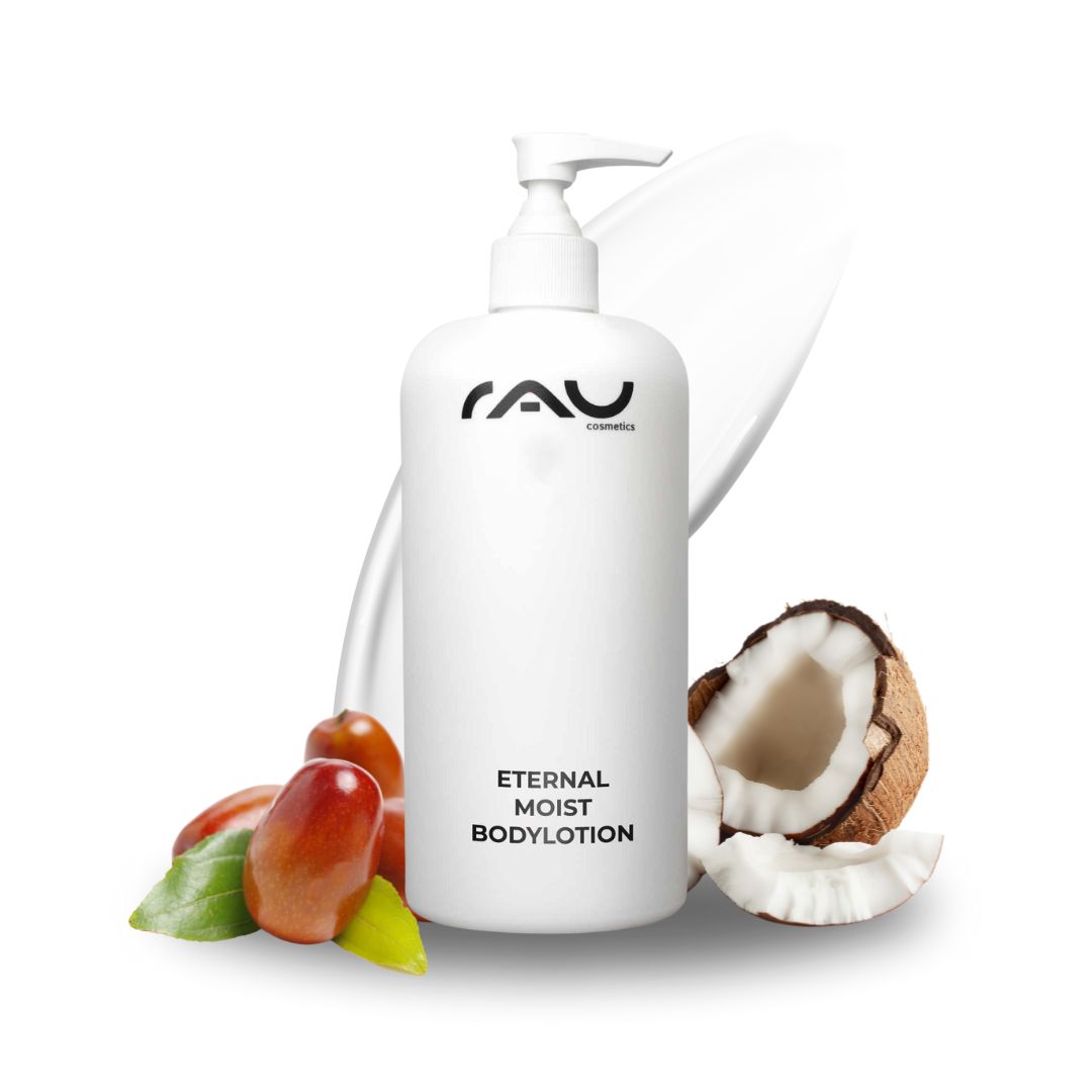 RAU Eternal Moist Body Lotion 500 ml - Intensive moisture for soft skin RAU Eternal Moist Bodylotion 500 ml Flasche mit Logo, umgeben von Kokosnuss und Jojobanüssen, betont intensive Feuchtigkeitsversorgung für glatte Haut.