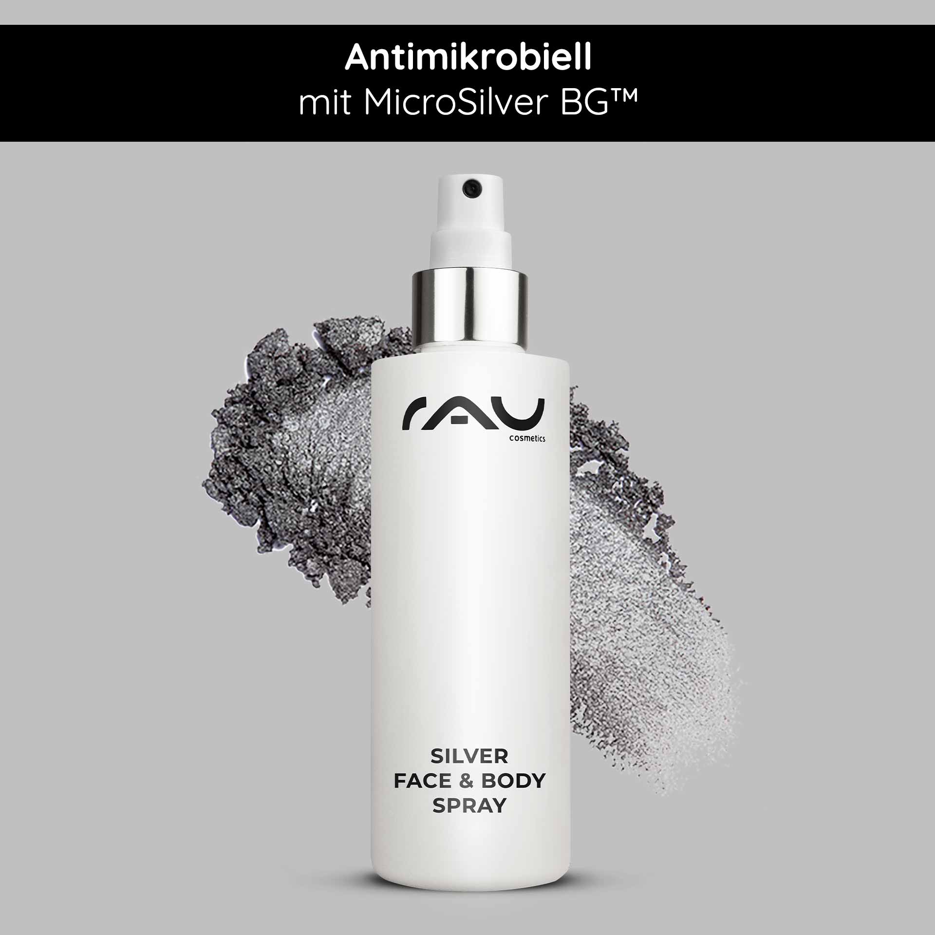 Silver Face & Body Spray 200 ml with Panthenol & Microsilver RAU Cosmetics Silver Face & Body Spray in einer eleganten weißen Flasche mit antimikrobiellem Etikett auf strukturiertem grauem Hintergrund.