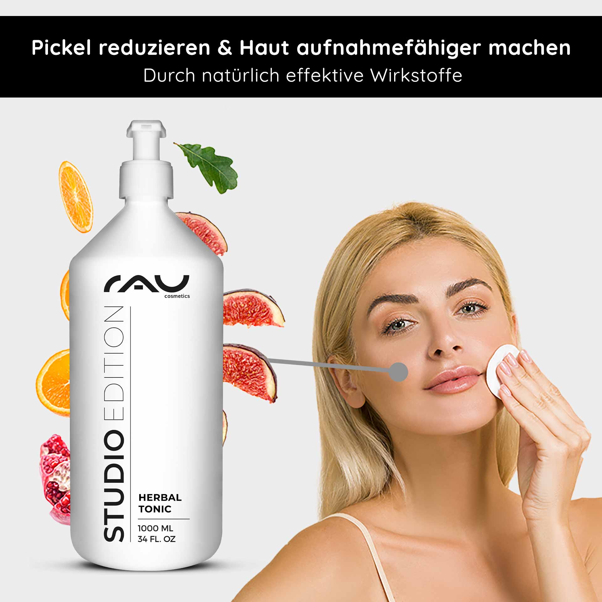 Beyond Herbal Tonic 1000 ml Facial Toner Nature RAU Cosmetics Beyond Herbal Tonic, 1000-ml-Flasche mit Zitrusscheiben, Frau trägt Tonic mit einem Wattepad auf das Gesicht auf und fördert so die natürliche Hautpflege für empfindliche und unreine Haut.