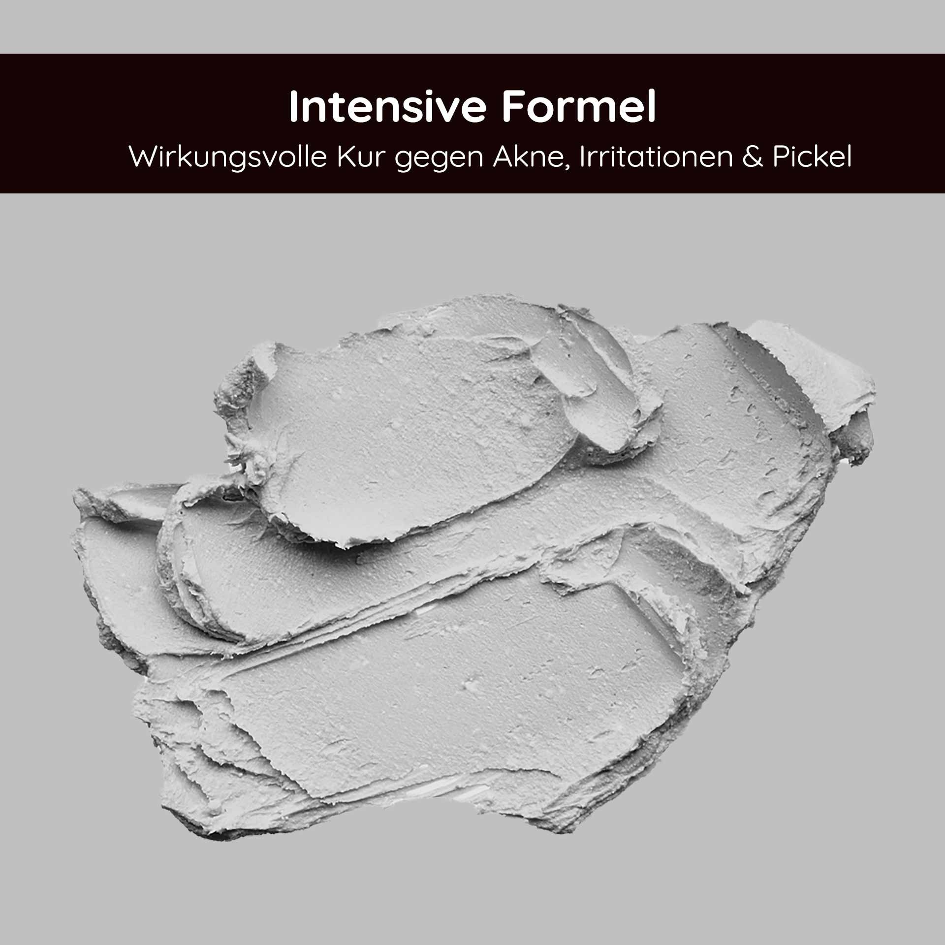 Primer plano de una textura cremosa de color gris claro con finas partículas de MicroSilver BG.