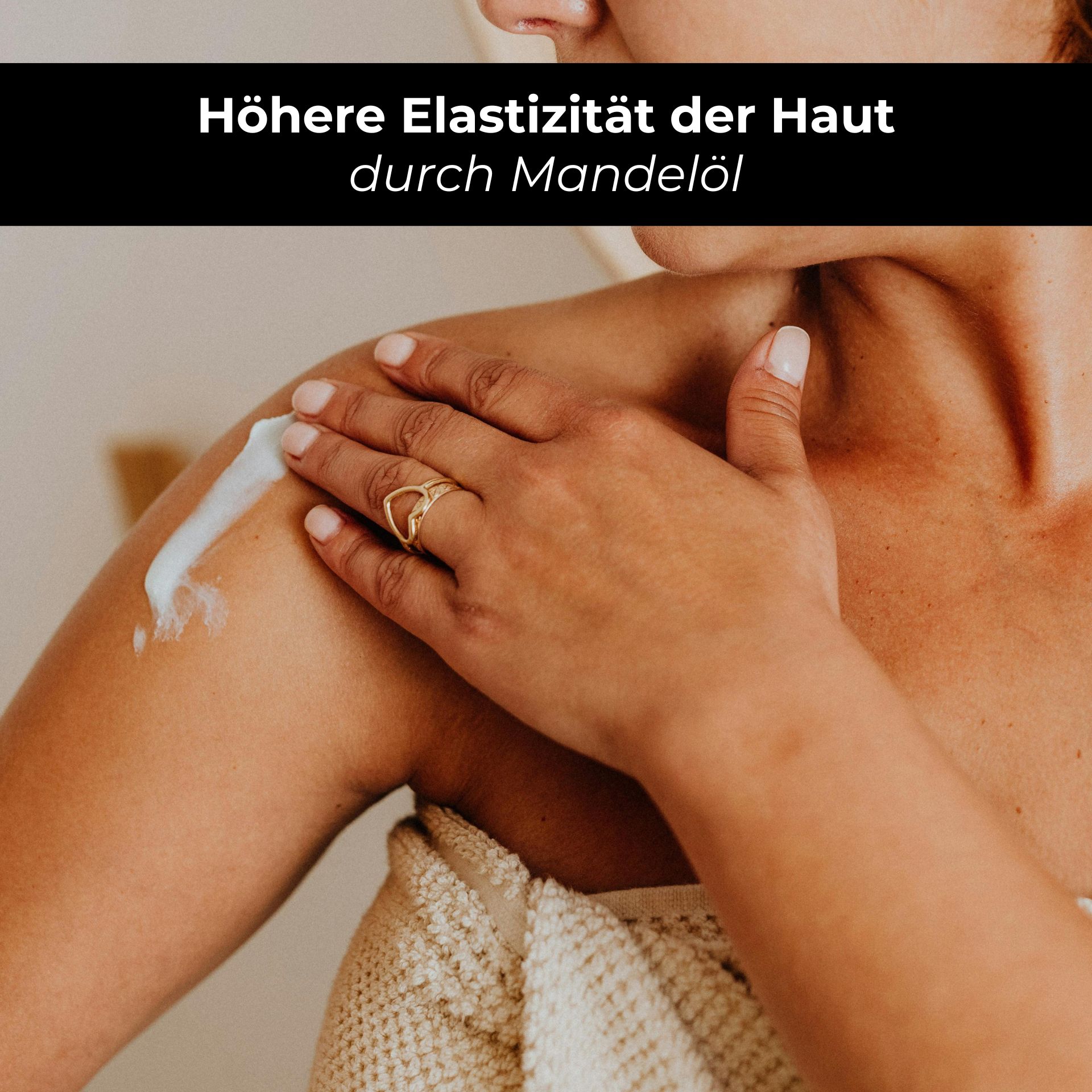 RAU White Tea Body Lotion 250 ml  - Rich Body Lotion with White Tea & Aloe Vera Frau trägt reichhaltige Körperlotion auf ihre Schulter auf, betont höhere Hautelastizität durch Mandelöl, im Kontext der RAU White Tea Body Lotion.