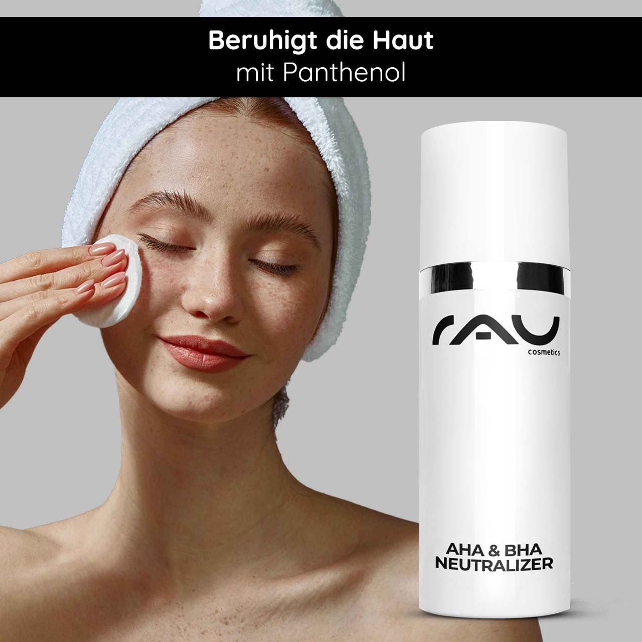 Mujer con toalla y disco de algodón, aplicando suavemente el Neutralizador AHA & BHA de RAU Cosmetics en el rostro, calmante cutáneo con pantenol, para el equilibrio del pH tras peelings de ácidos frutales.