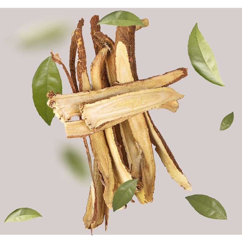 Süßholzwurzelstücke mit grünen Blättern, dargestellt auf einem neutralen Hintergrund, symbolisieren die natürlichen Inhaltsstoffe des Deep Cleansing 2in1 Gesichtsreinigers von RAU Cosmetics.