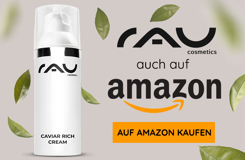 RAU Cosmetics Caviar Rich Cream im eleganten Behälter mit Pumpe, umgeben von grünen Blättern, erhältlich bei Amazon.