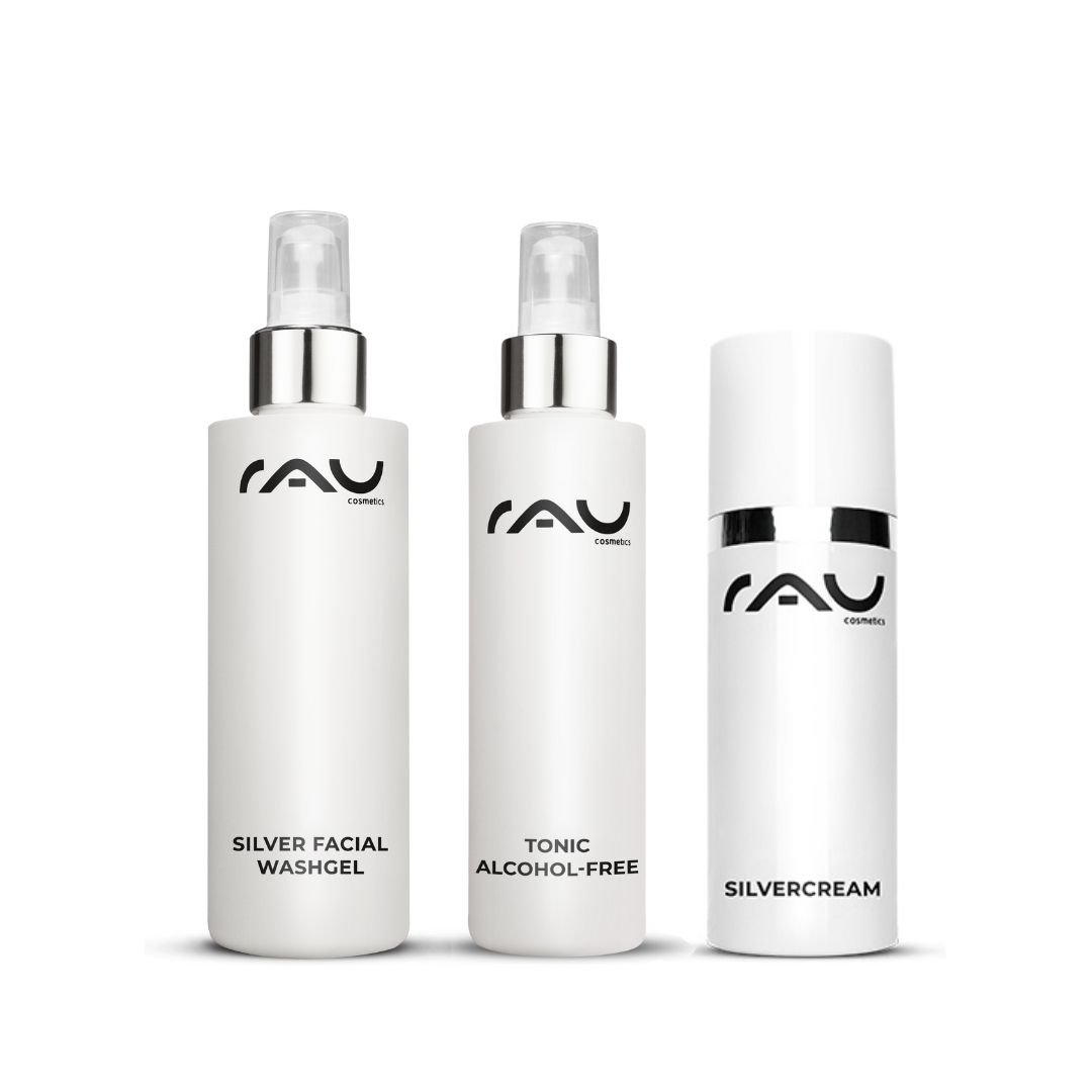 Set mit Hautpflegeprodukten von RAU Cosmetics, darunter Silver Facial Washgel, Alcohol-Free Tonic und Silvercream, entwickelt zur Behandlung trockener, unreiner Haut.