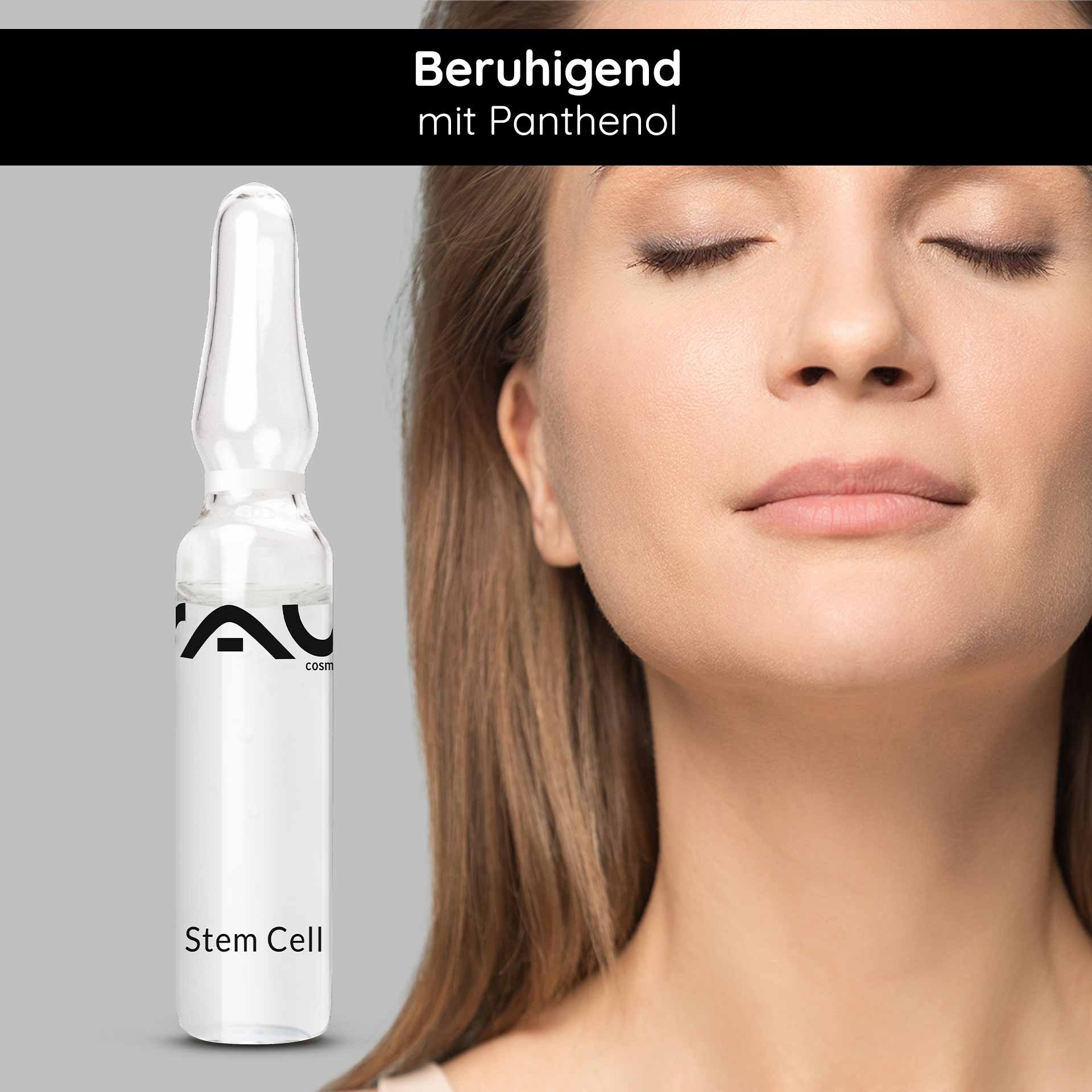 Mujer con ampolla Stem Cell de RAU y pantenol.