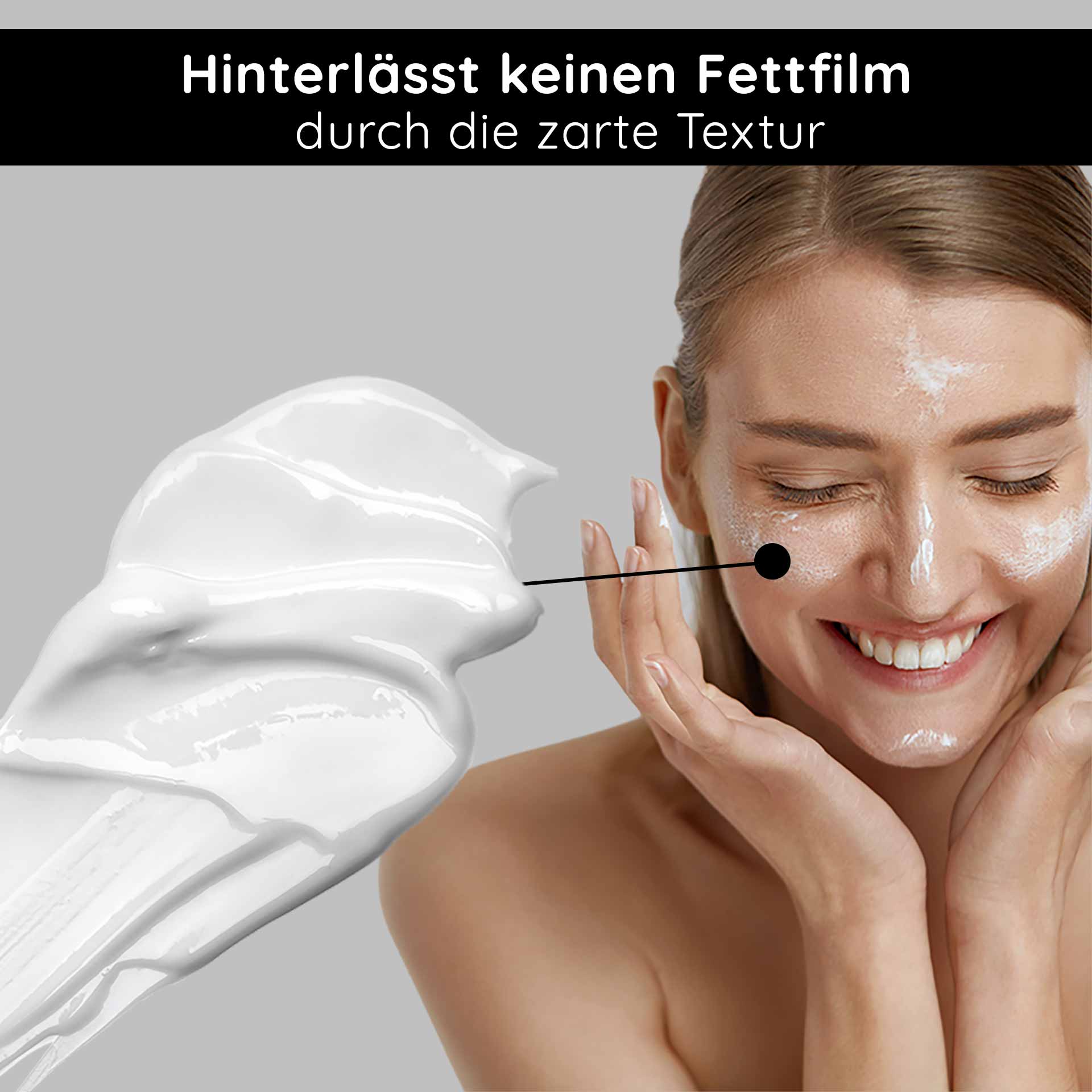 Zarte Gesichtscreme auf der Haut einer lächelnden Frau, die eine feuchtigkeitsspendende und nicht fettende Textur präsentiert, ideal für die Anwendung der RAU Cosmetics White Tea Cream.