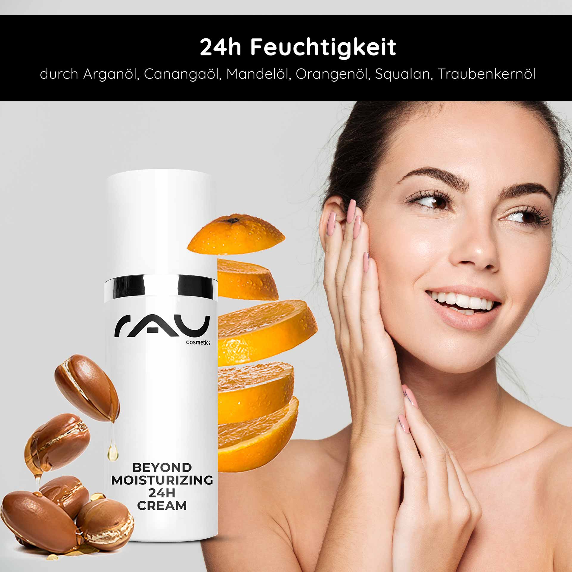 Beyond Crema Hidratante 24h 50 ml Cosmética Natural Crema Flasche „Beyond Moisturizing 24h Cream“ von RAU Cosmetics mit Orangenscheiben und Model, das sich das Gesicht eincremt und dabei die natürlichen Inhaltsstoffe für die Hautpflege hervorhebt.